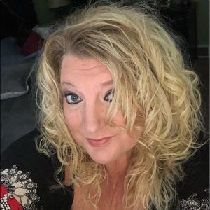 Meet your Posher, Holly